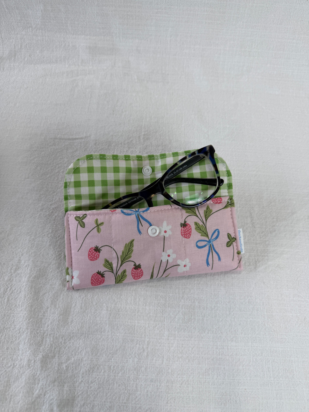 Strawberries and Bows Glasses Case