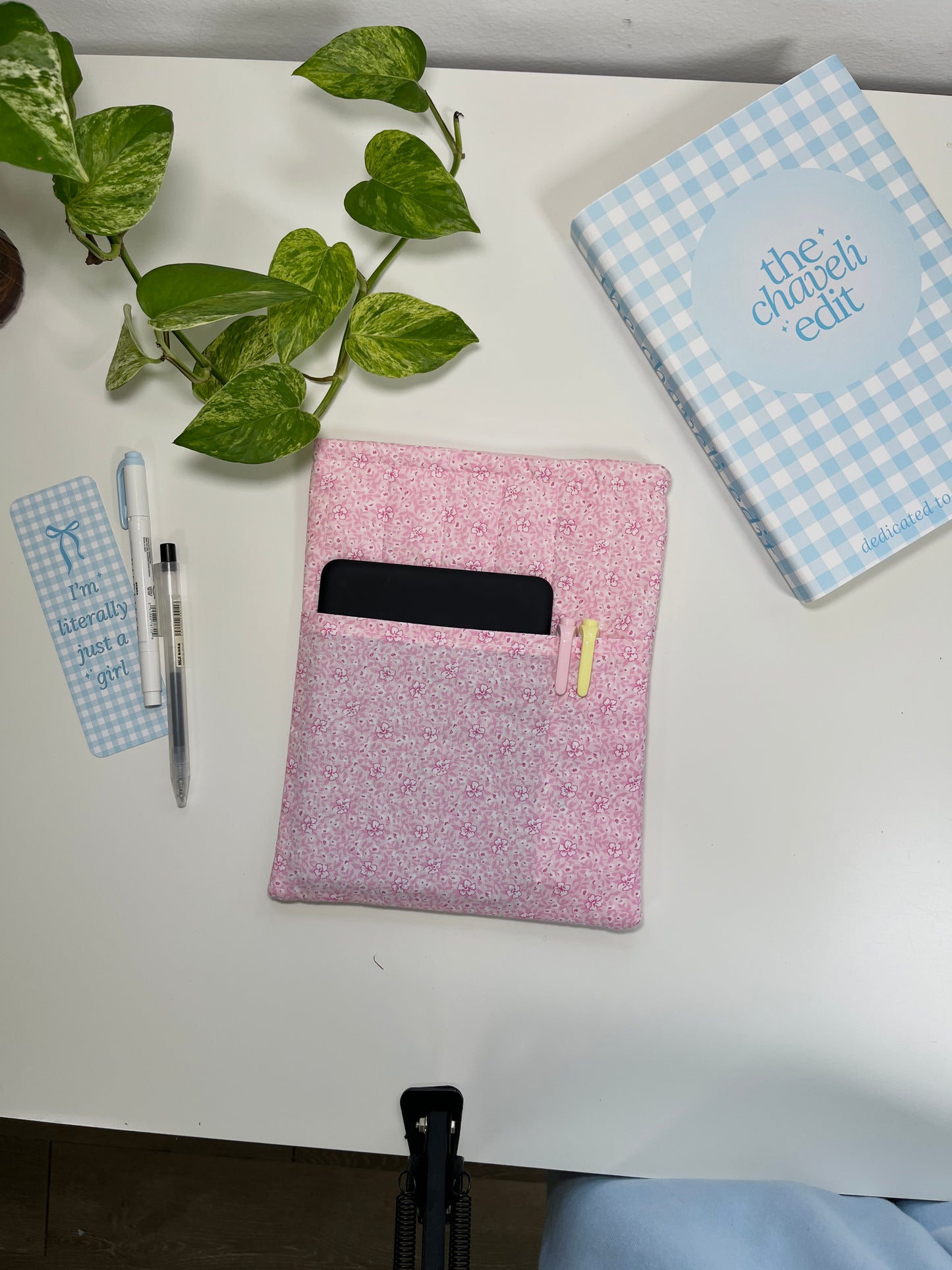 Pink Hawaiian Quilted Book Sleeve