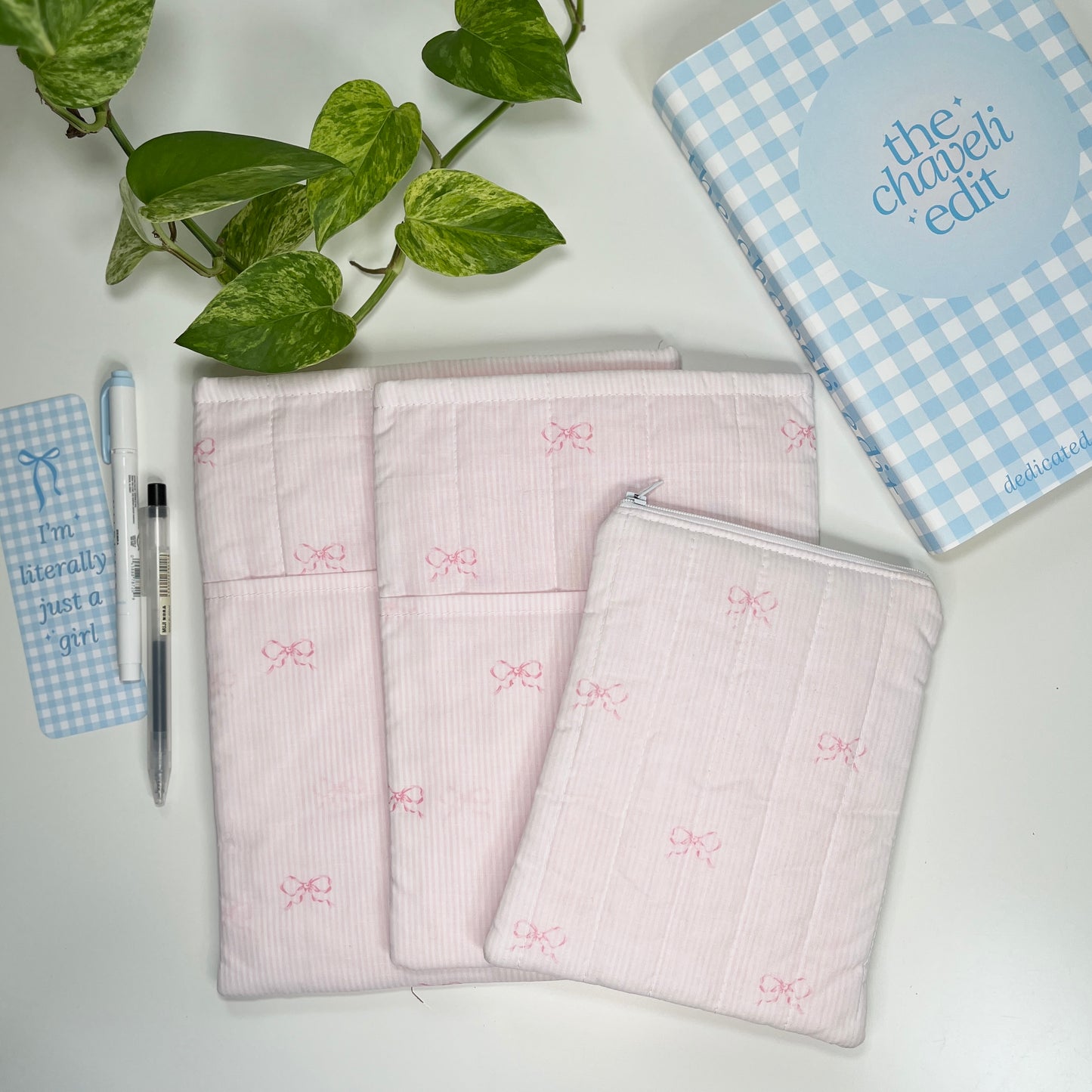 Baby Pink Bows Quilted Book Sleeve
