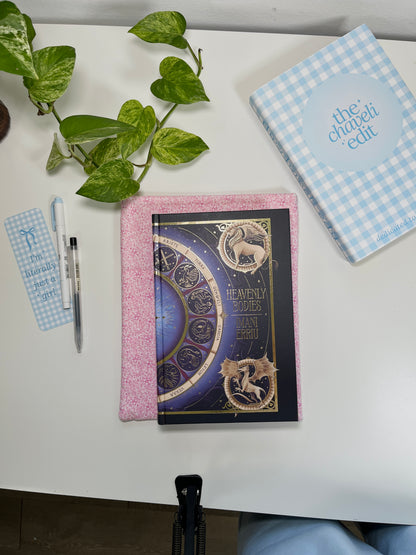 Pink Hawaiian Quilted Book Sleeve