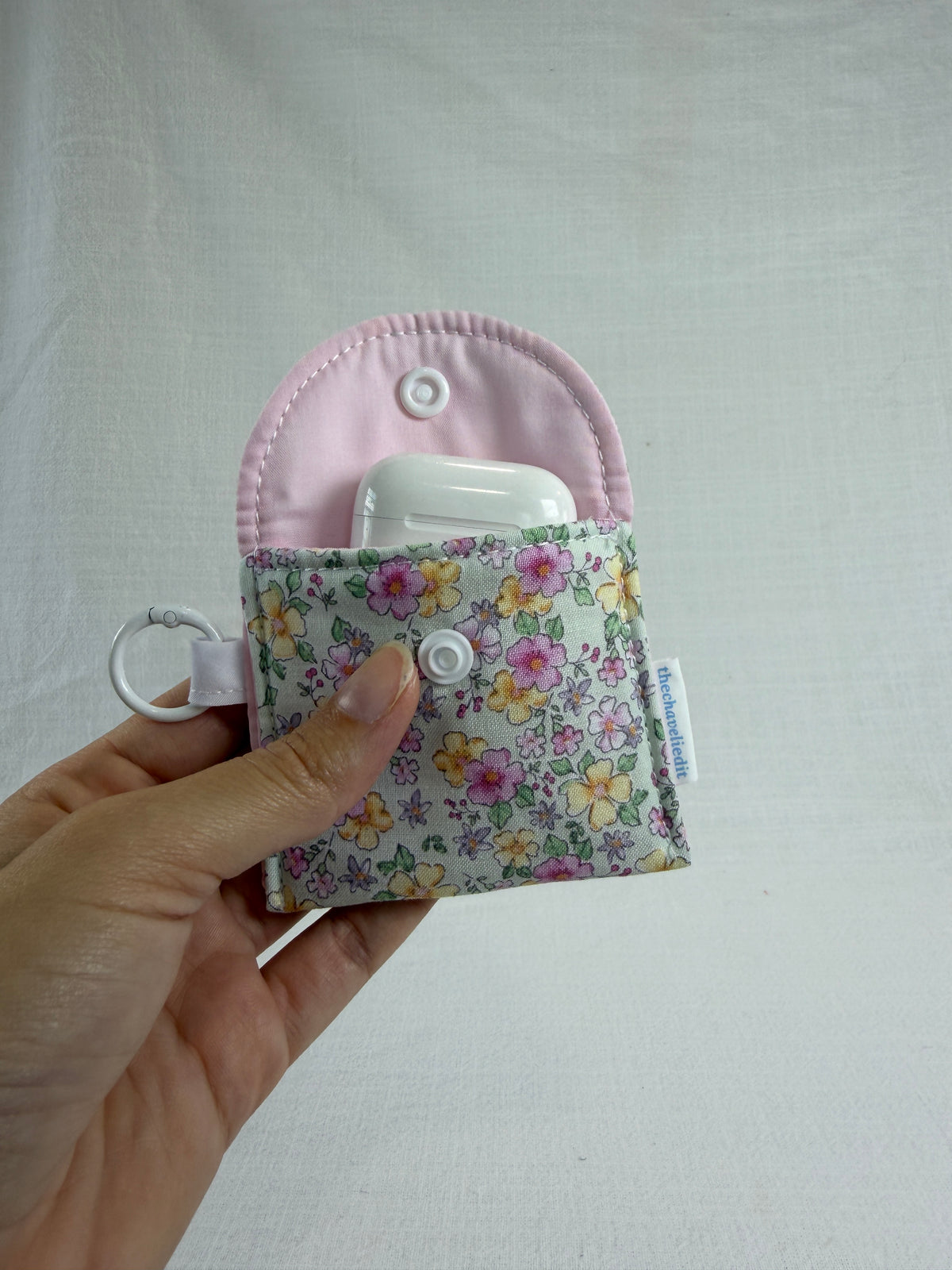 Dusty Pink Flowers Earbuds Case