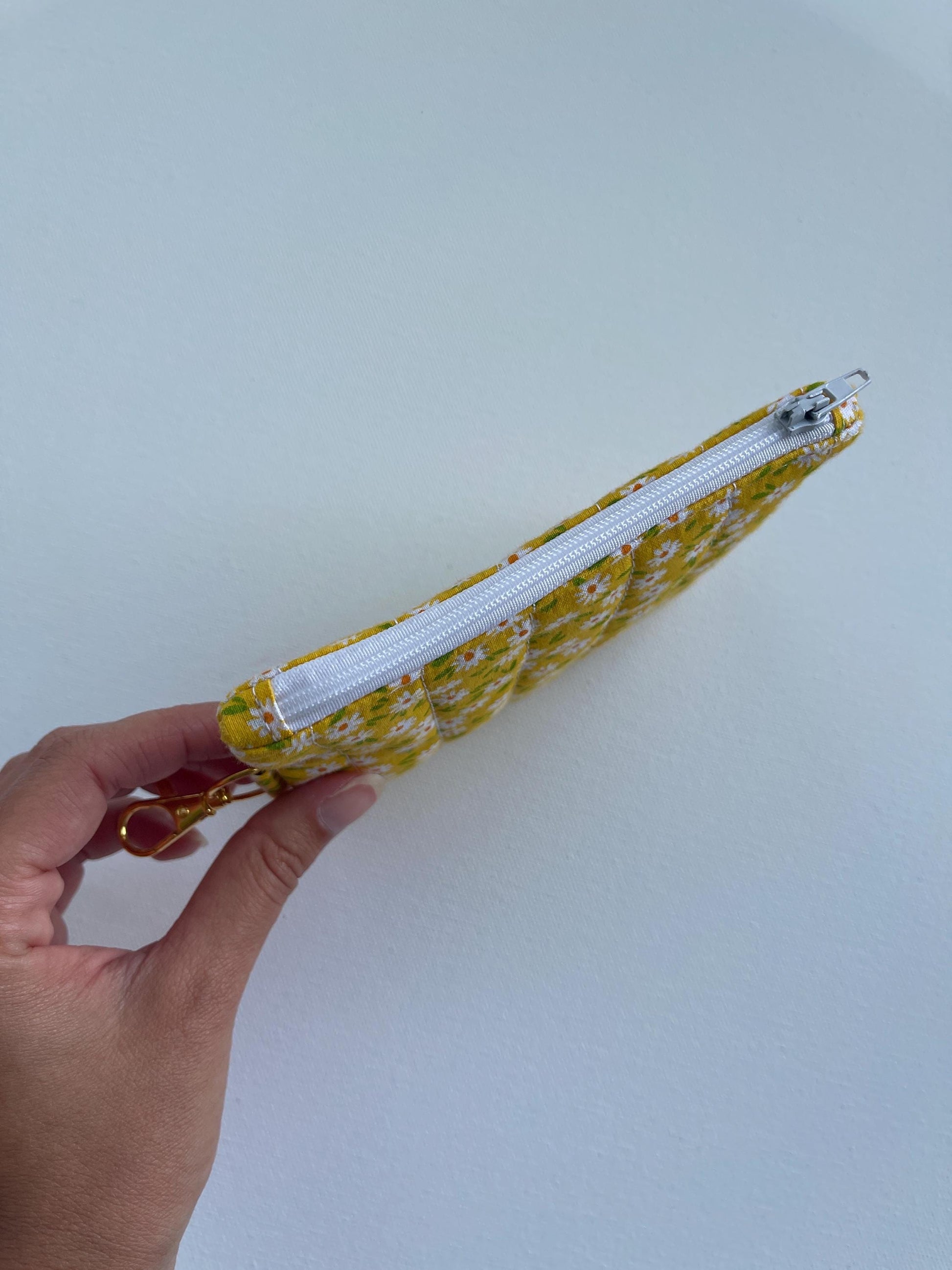 Keychain Wallet Zipper Pouch Quilted Pouch Handmade Gift for Her Airpods Case Small Wallet Coin Purse Quilted Bag