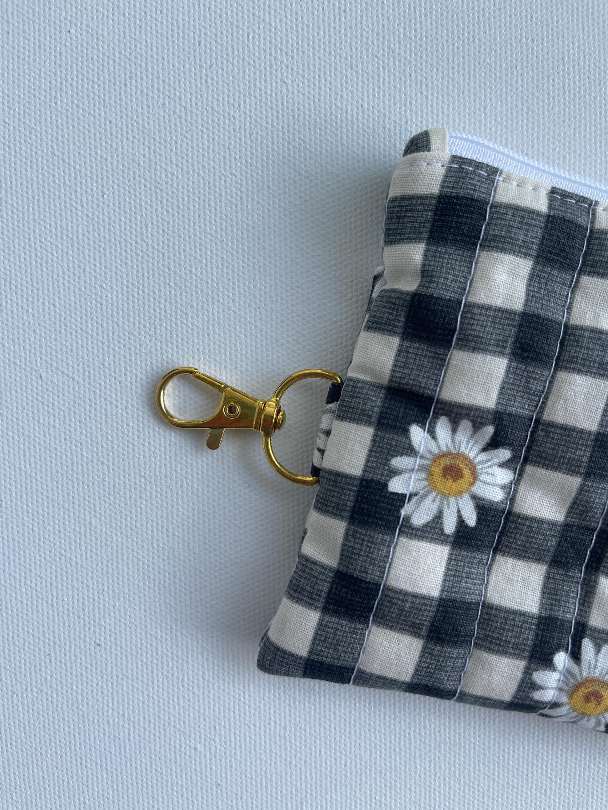 Keychain Wallet Zipper Pouch Quilted Pouch Handmade Gift for Her Airpods Case Small Wallet Coin Purse Quilted Bag