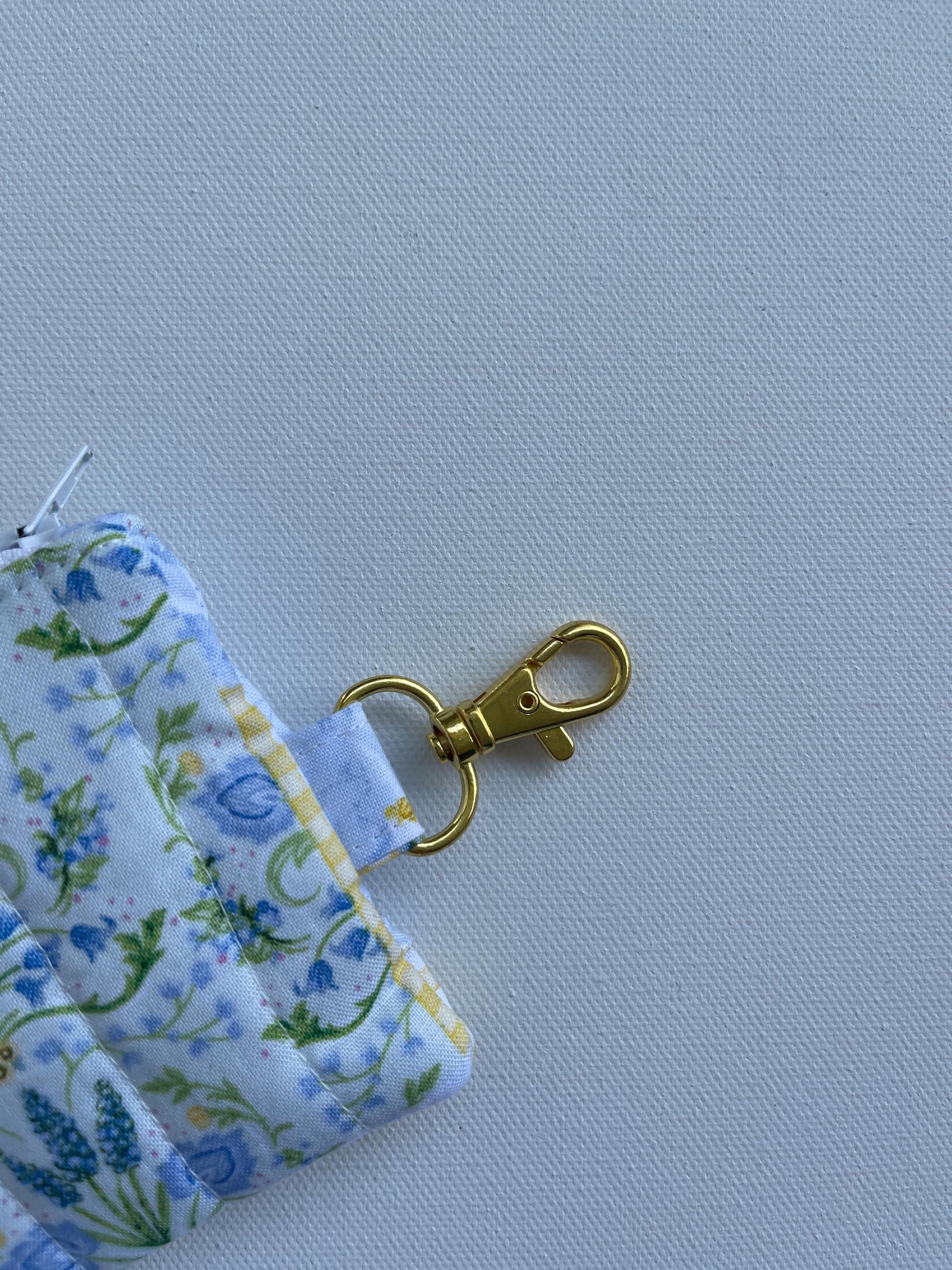 Keychain Wallet Small Zipper Pouch Quilted Pouch Handmade Gift for Her Airpods Case Small Wallet Coin Purse Quilted Bag